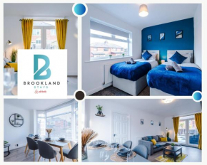 Modern 3-BR Semi detached House with WiFi and Kitchen By Brookland Stays Serviced Accommodation Short Lets Manchester